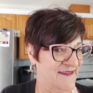 Meet your Posher, Debra